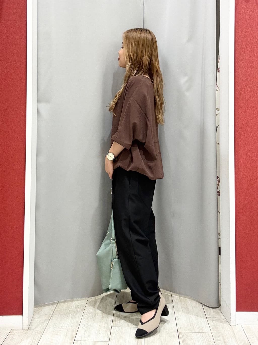 shioさんの「SHOO･LA･RUE｜【洗濯後しわになりにくい】さらっとタッチの 5分袖ドルマンブラウス」を使ったコーディネート