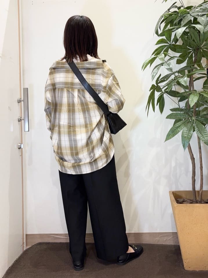 宗形さんの「SHOO･LA･RUE｜【洗濯機可/S-LL】程よい抜け感 大人のチェックシャツ」を使ったコーディネート