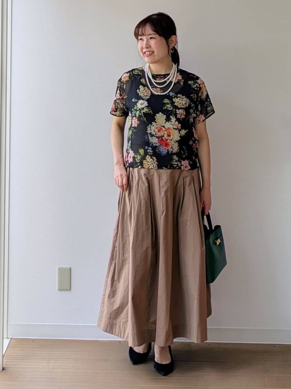 なみきさんの「UNTITLED｜【セットアップ可/花柄エレガント】アンティークフラワー柄ブラウス」を使ったコーディネート