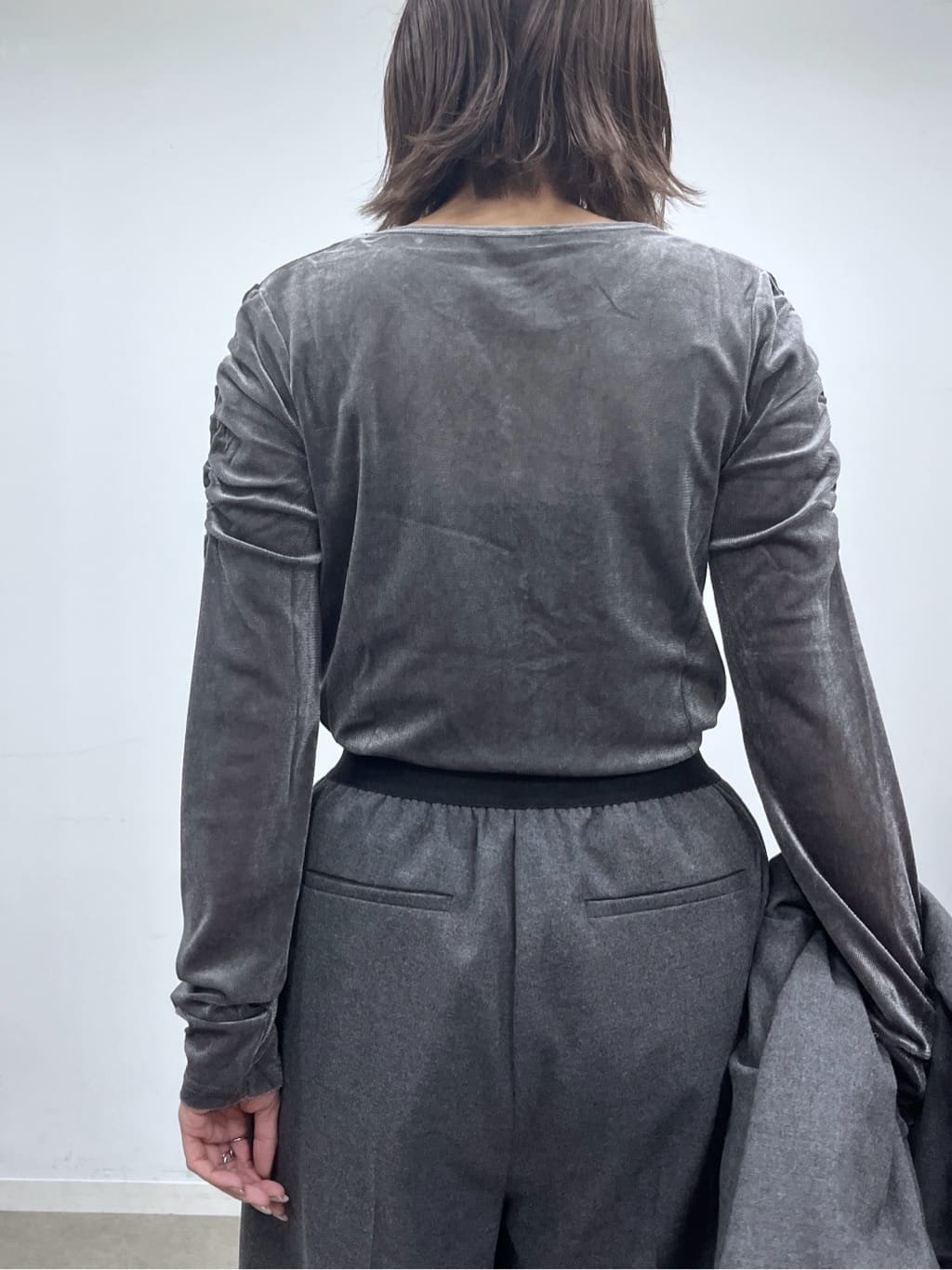 Harukaさんの「INDIVI｜【MILLELA FIRENZE】ループハンドルバッグ」を使ったコーディネート