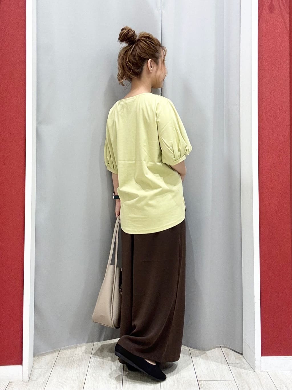 shioさんの「SHOO･LA･RUE｜【S-LL/ひんやり/UV】スキッパーネックで女性らしい きれい見えトップス」を使ったコーディネート