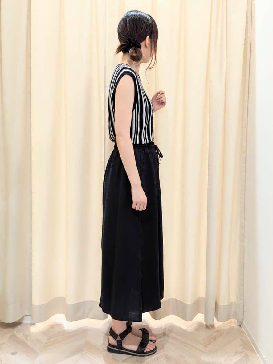 hinaさんの「SHOO･LA･RUE｜【洗える】マルチストライプが印象的 ノースリーブニット」を使ったコーディネート