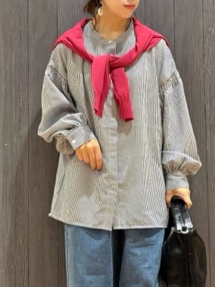 meiさんの「SHOO･LA･RUE｜【洗える/S-LL】上品なラメ使い クルーネック ニットカーディガン」を使ったコーディネート