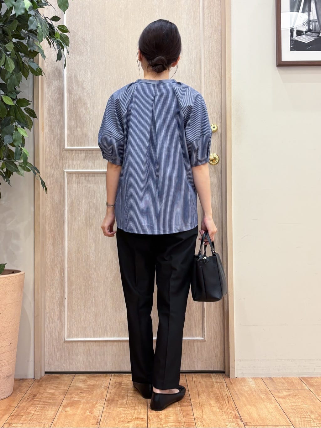 なみさんの「SHOO･LA･RUE｜【S-LL/洗濯後しわになりにくい】ランタンスリーブで女性らしく 5分袖スキッパーブラウス」を使ったコーディネート