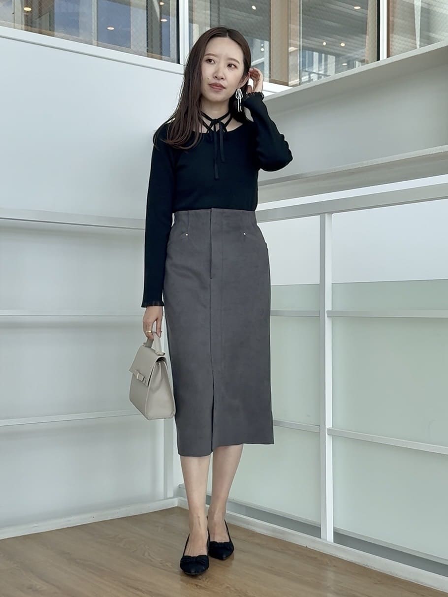 teiさんの「Couture brooch｜【大人可愛い・リボン取り外し可】前後2WAYラメリブ シアープチフリルニット」を使ったコーディネート