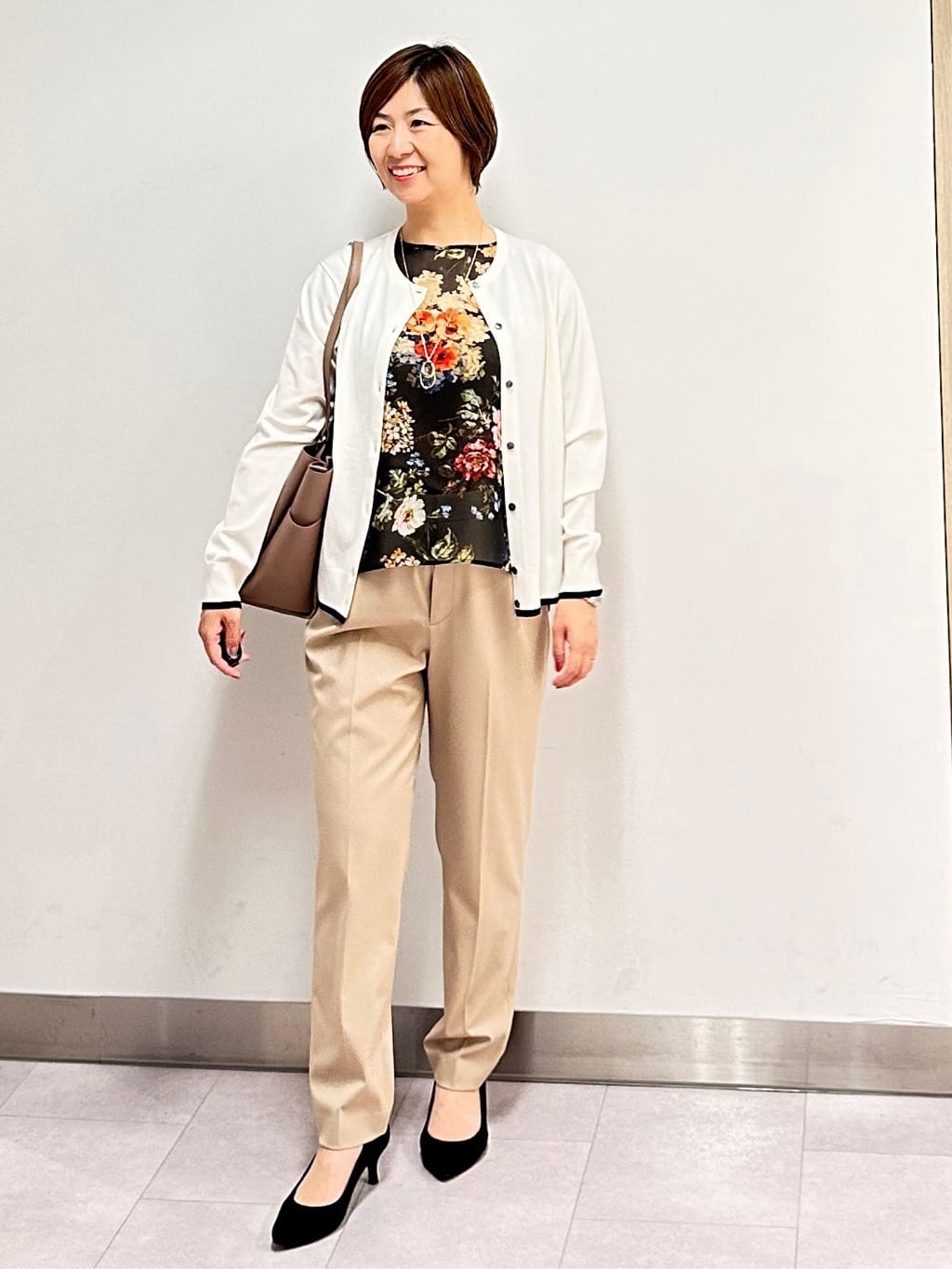みなこさんの「UNTITLED｜【はっ水/後ろウエストゴム/洗える】ストレッチテーパードパンツ」を使ったコーディネート
