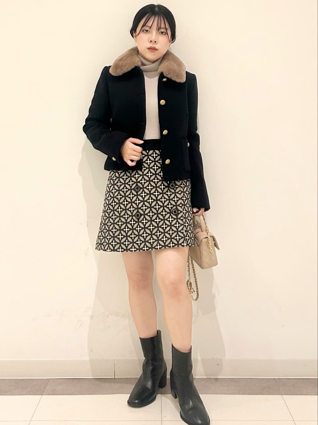 とりみさんの「DRESSTERIOR｜シルクブレンドメリノウールリブプルオーバー」を使ったコーディネート