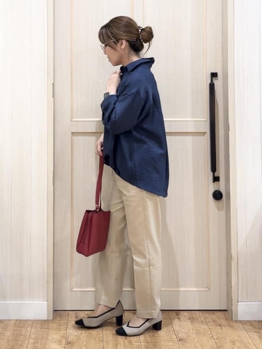 Y O k Oさんの「SHOO･LA･RUE｜【S-LL】インせず着られる デニムライク前開きブラウス」を使ったコーディネート