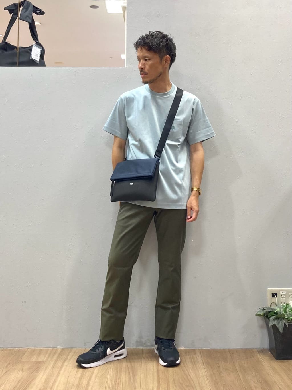 シュンさんの「TAKEO KIKUCHI｜【COOL CITY WEAR】ワンポイント刺しゅう ポケットTシャツ /接触冷感」を使ったコーディネート