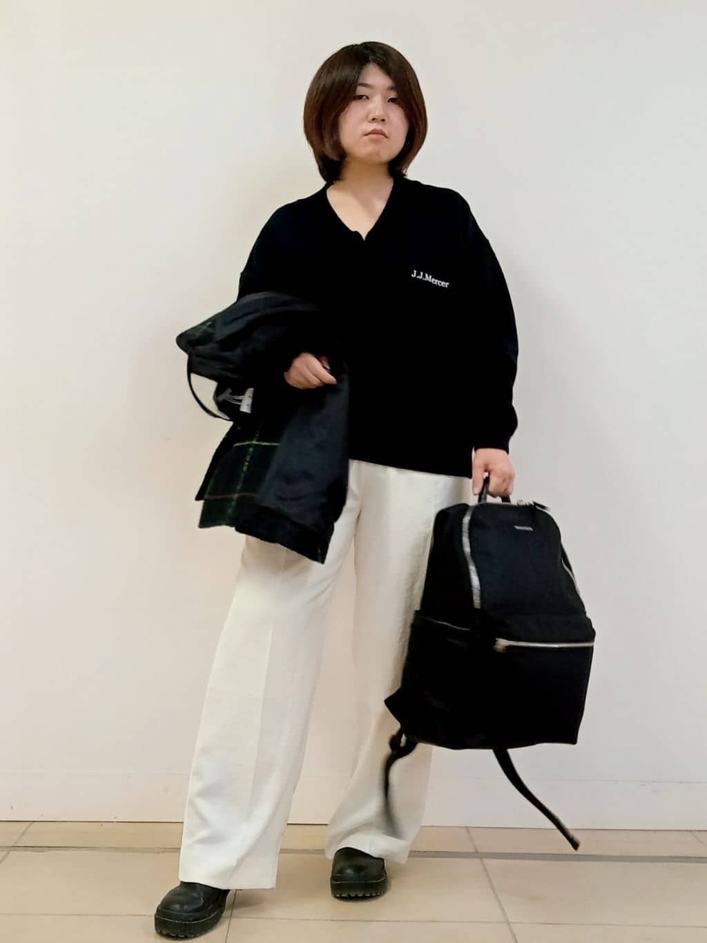 emiさんの「DRESSTERIOR｜◆【ウォッシャブル/ウエストゴム】サテンイージーパンツ」を使ったコーディネート