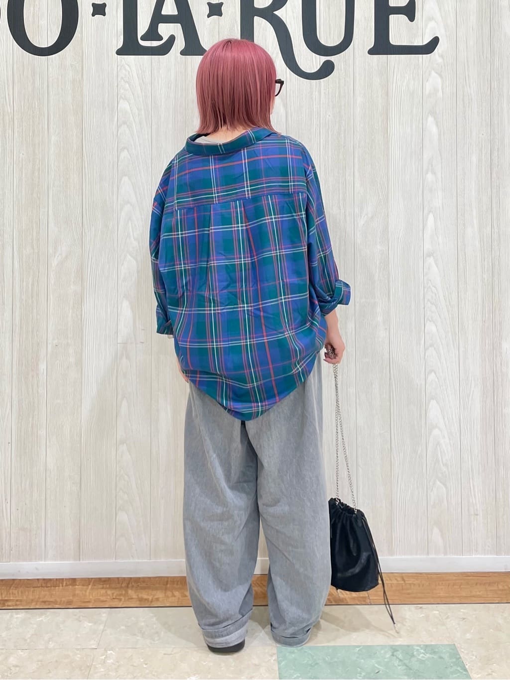 うずまきさんの「SHOO･LA･RUE｜【洗濯機可/S-LL】程よい抜け感 大人のチェックシャツ」を使ったコーディネート