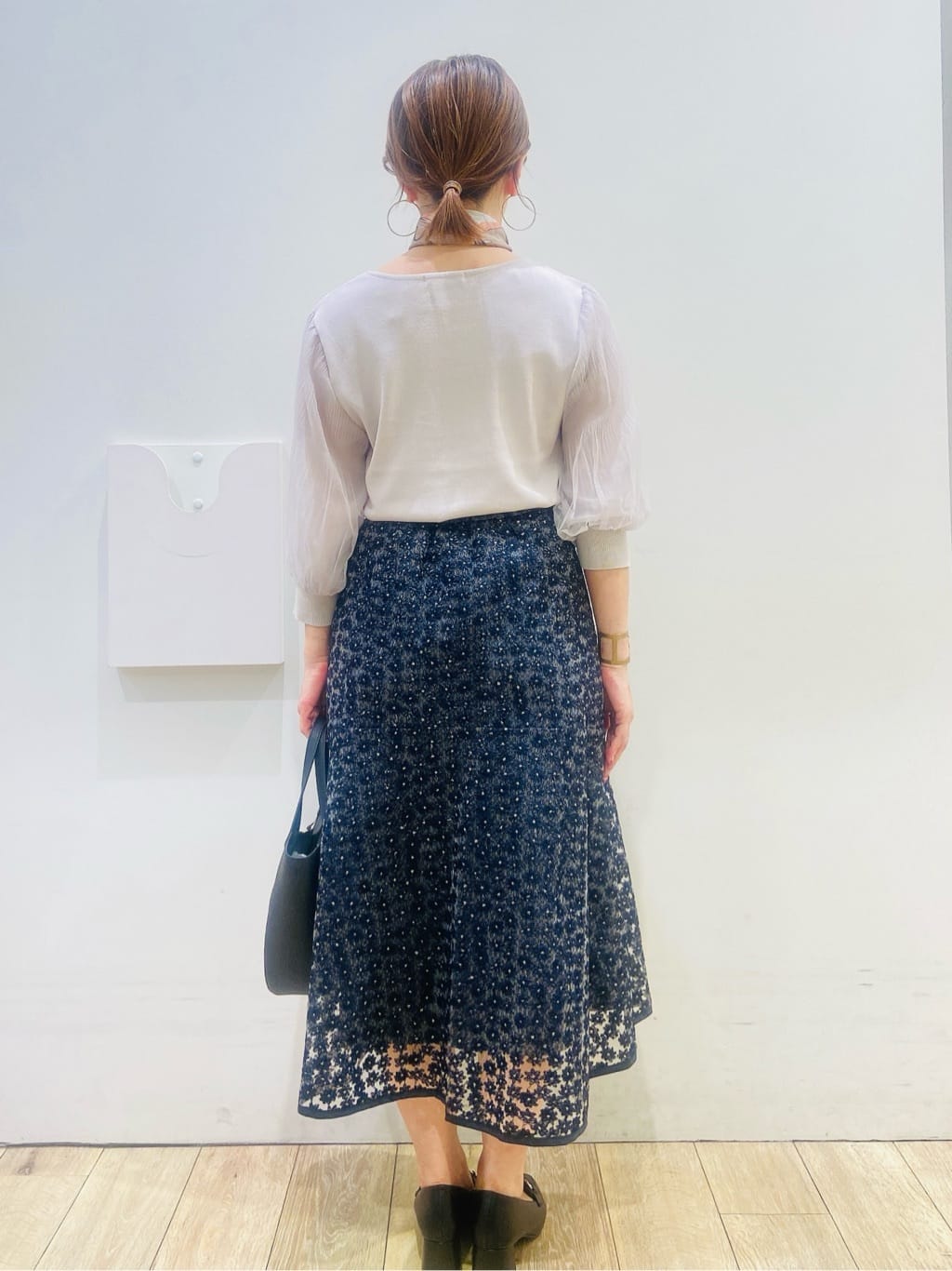 YUKOさんの「index｜小花刺繍チュールマーメイドスカート【洗濯機OK／抗ピル】」を使ったコーディネート