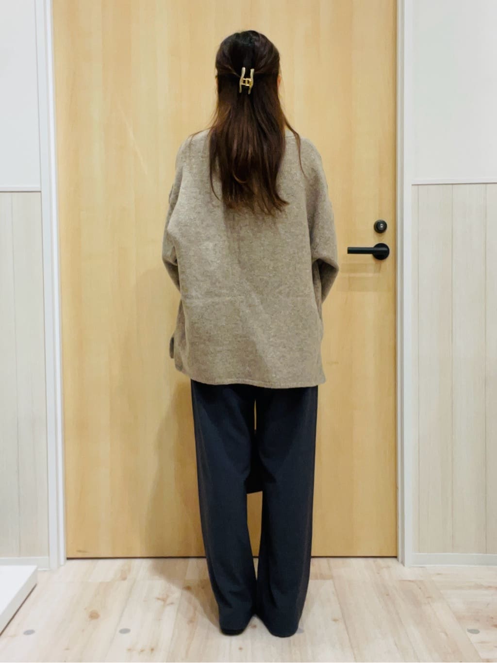 minamiさんの「SHOO･LA･RUE｜【洗濯機可/S-LL】周りと差がつく チェーンステッチロゴロンT」を使ったコーディネート