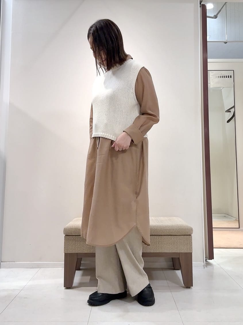 YUIさんの「UNTITLED｜【レイヤード/前ボタン】2WAYニットベスト」を使ったコーディネート