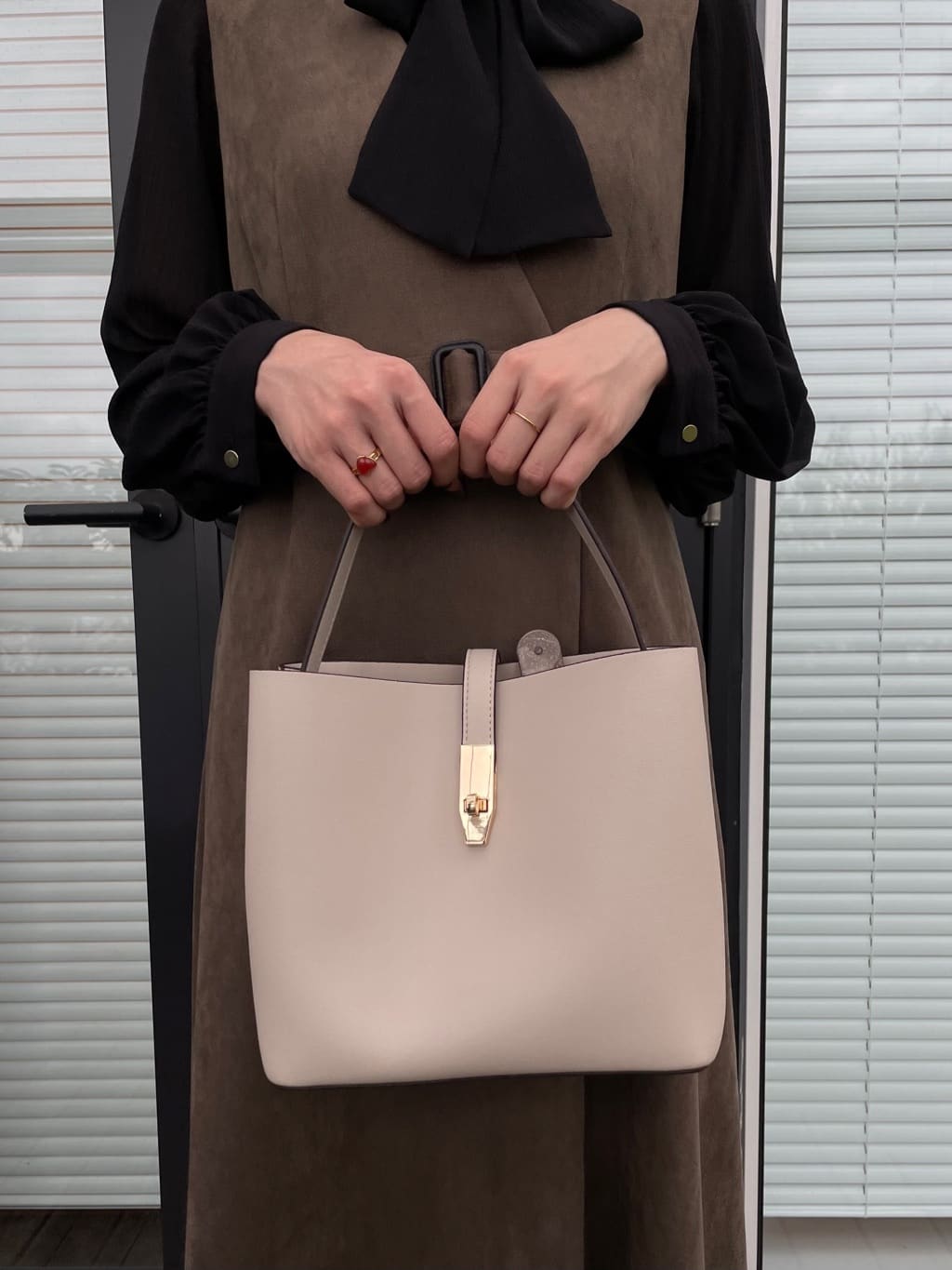 NATSUMIさんの「grove｜シアーストライプボウタイブラウス」を使ったコーディネート