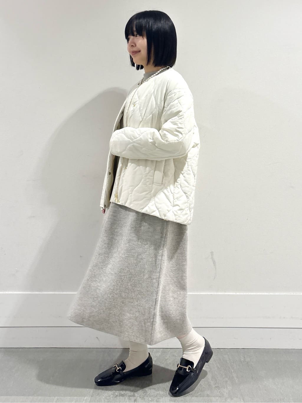 モエカさんの「UNTITLED｜【ロング丈/ゆったりシルエット】テントライン ニットワンピース」を使ったコーディネート