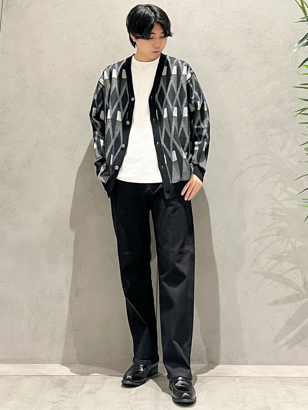 SHI-MAさんの「THE SHOP TK｜【季節の変わり目に活躍】ニットカーディガン 選べる2デザイン(柄&無地)/洗濯機OK」を使ったコーディネート