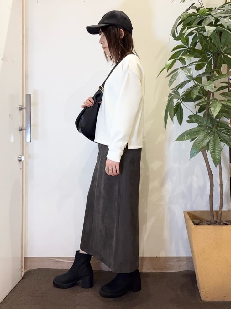 宗形さんの「SHOO･LA･RUE｜【洗濯機可】上品できれい見え フェイクスエード ナロースカート」を使ったコーディネート