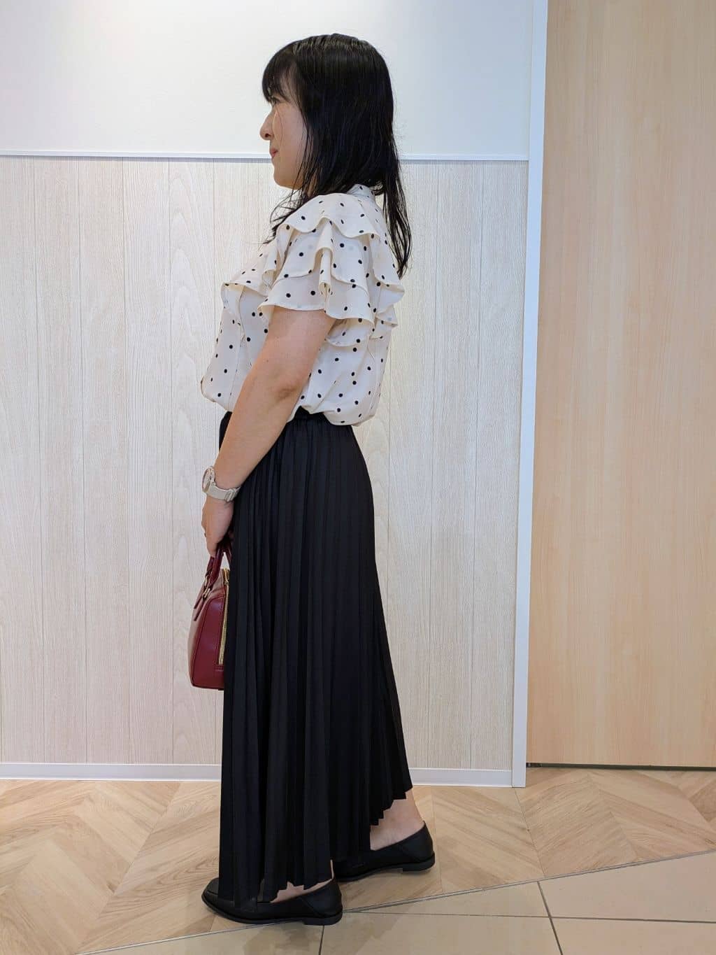 yuriさんの「SHOO･LA･RUE｜【無地/ドット柄】お袖フリルが華やぐ きれいめブラウス」を使ったコーディネート