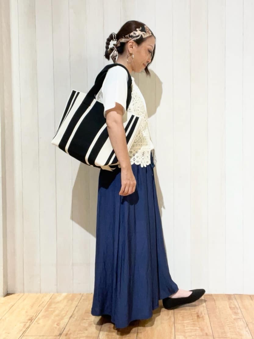 豆さんの「SHOO･LA･RUE｜【2点セット/ひんやり】レースビスチェ＋Tシャツ」を使ったコーディネート