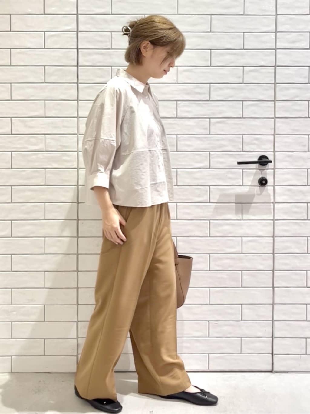 しおりさんの「OPAQUE.CLIP｜切替フォルムシャツ【洗濯機洗い可】」を使ったコーディネート