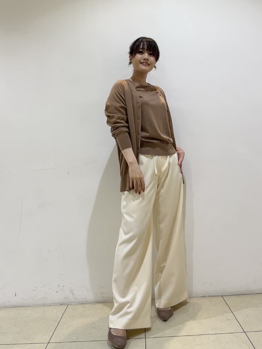 watanabeさんの「UNTITLED｜【アンサンブル可/洗える/Vネック】ウールシルクカーディガン」を使ったコーディネート