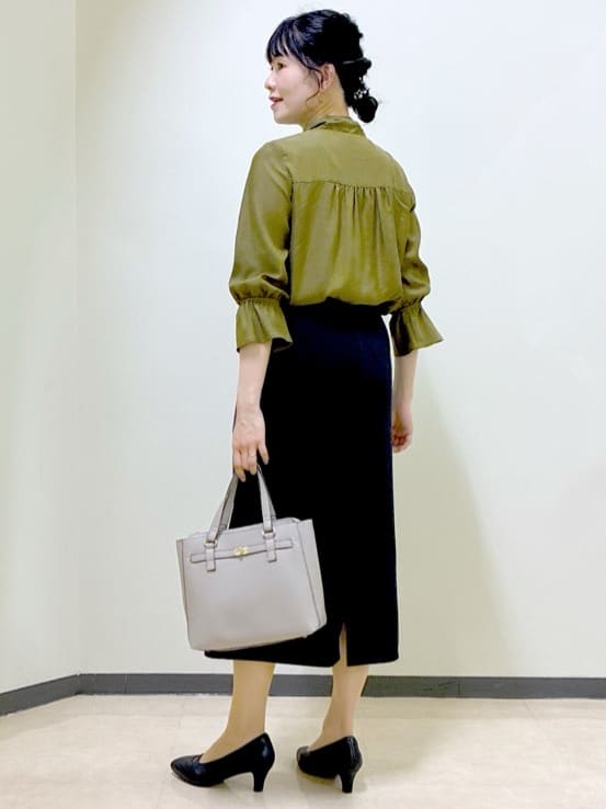  beni_gingerさんの「Reflect｜【キレイめスタイル／通勤におすすめ◎】ボウタイシャンブレーカラーブラウス」を使ったコーディネート
