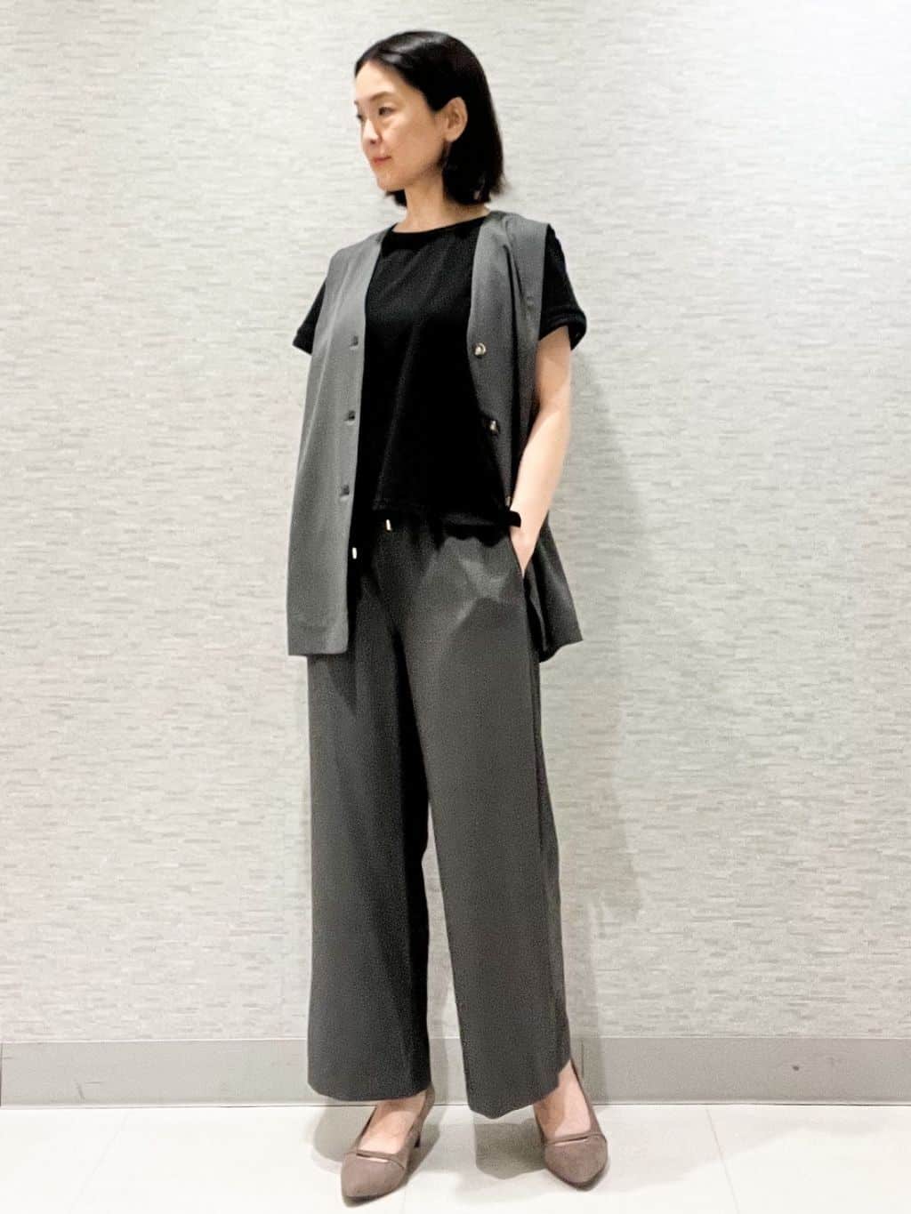 marikoさんの「Reflect｜【ウエスト総ゴム／セットアップ／単品使いOK◎】ベスト＋ストレートパンツセット」を使ったコーディネート