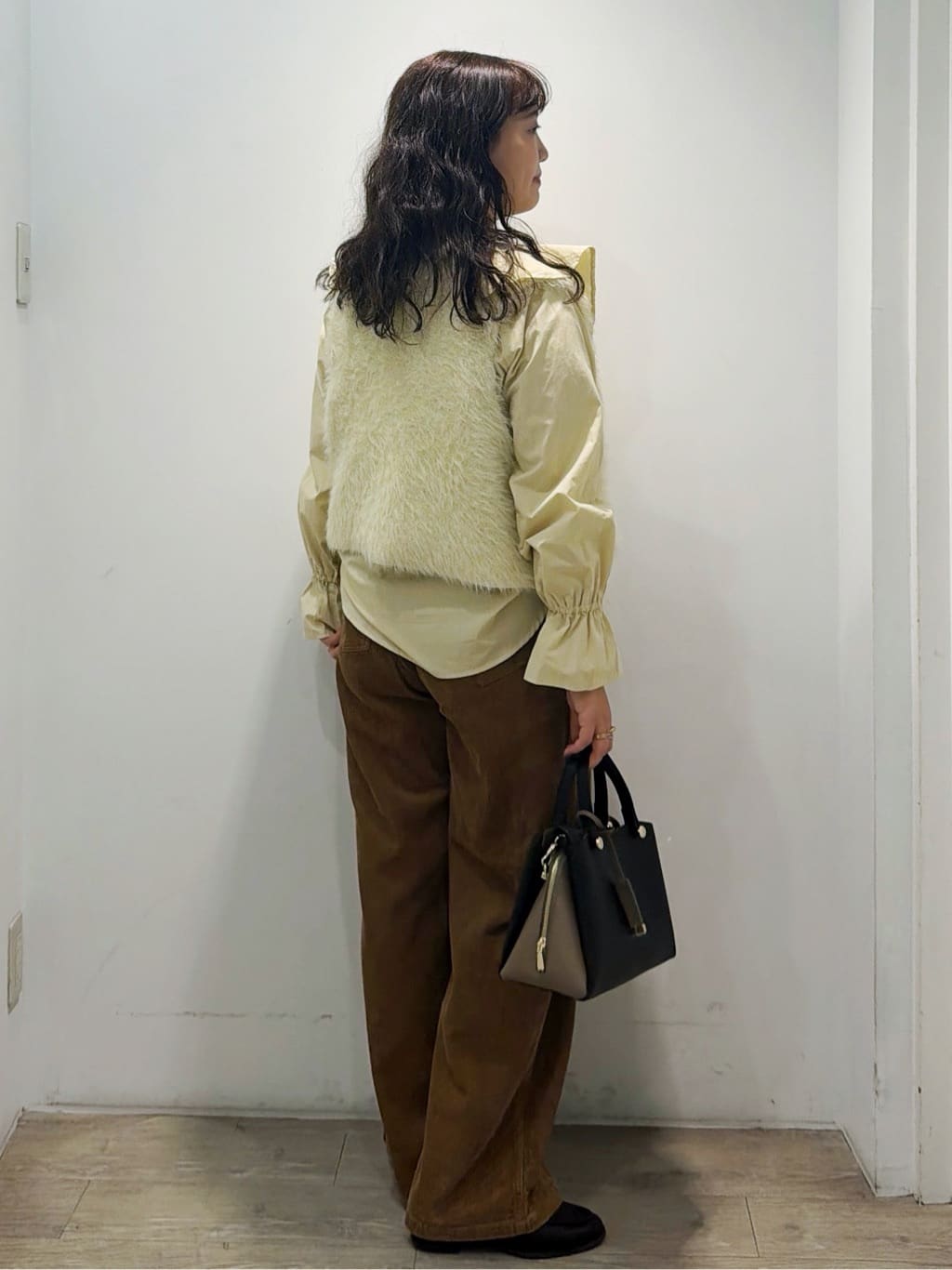 sumicaさんの「OPAQUE.CLIP｜コーデュロイワイドパンツ【洗濯機OK】」を使ったコーディネート