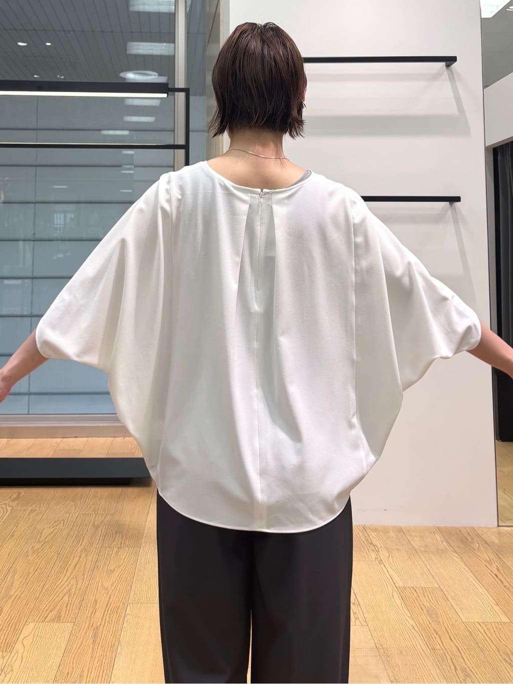 asamiさんの「INDIVI｜【体型カバー/SETUP可能】ジョーゼット　ドルマンブラウス」を使ったコーディネート