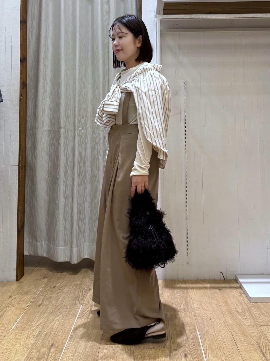 chさんの「THE SHOP TK｜サス付きタックワイドパンツ」を使ったコーディネート