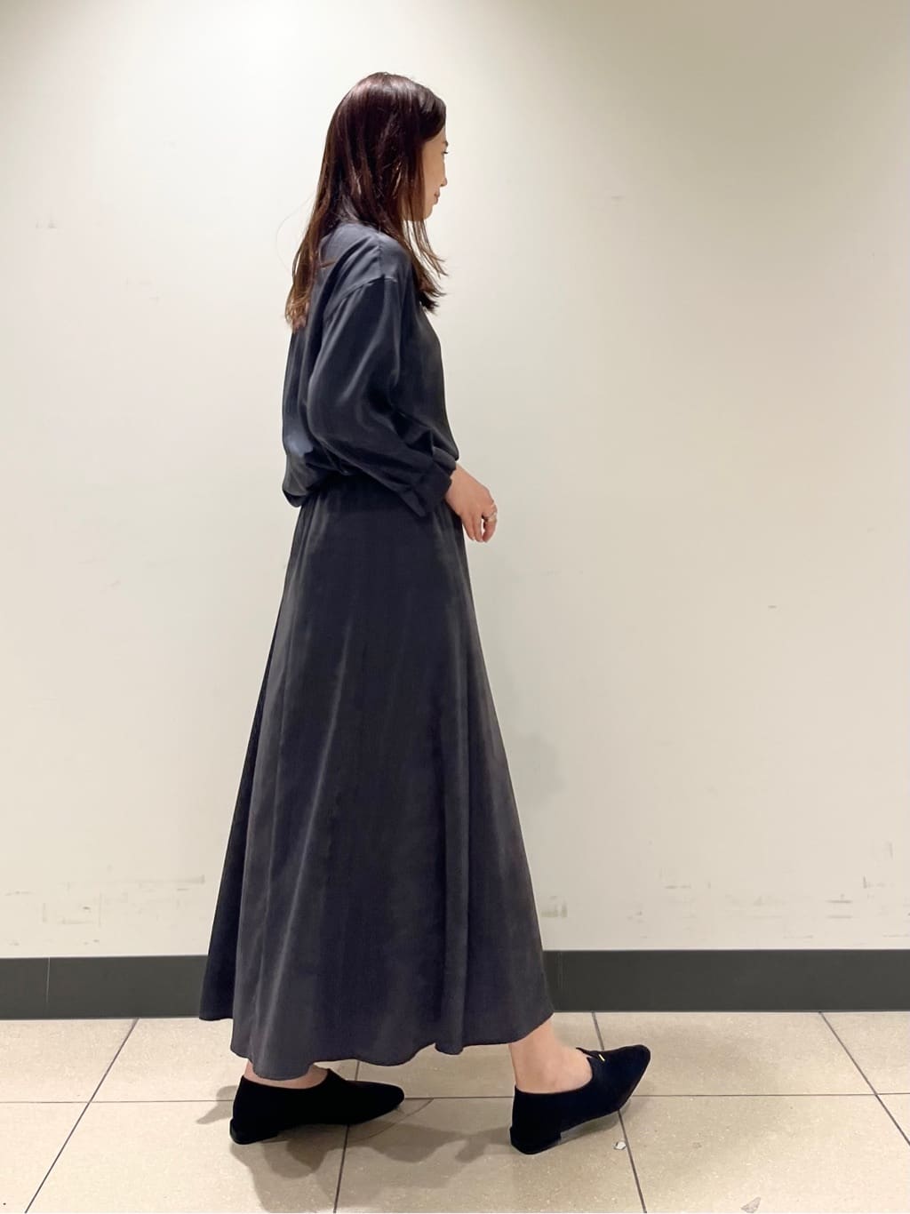 shokoさんの「INDIVI｜【セットアップ可能】スエード調サテンブラウス」を使ったコーディネート