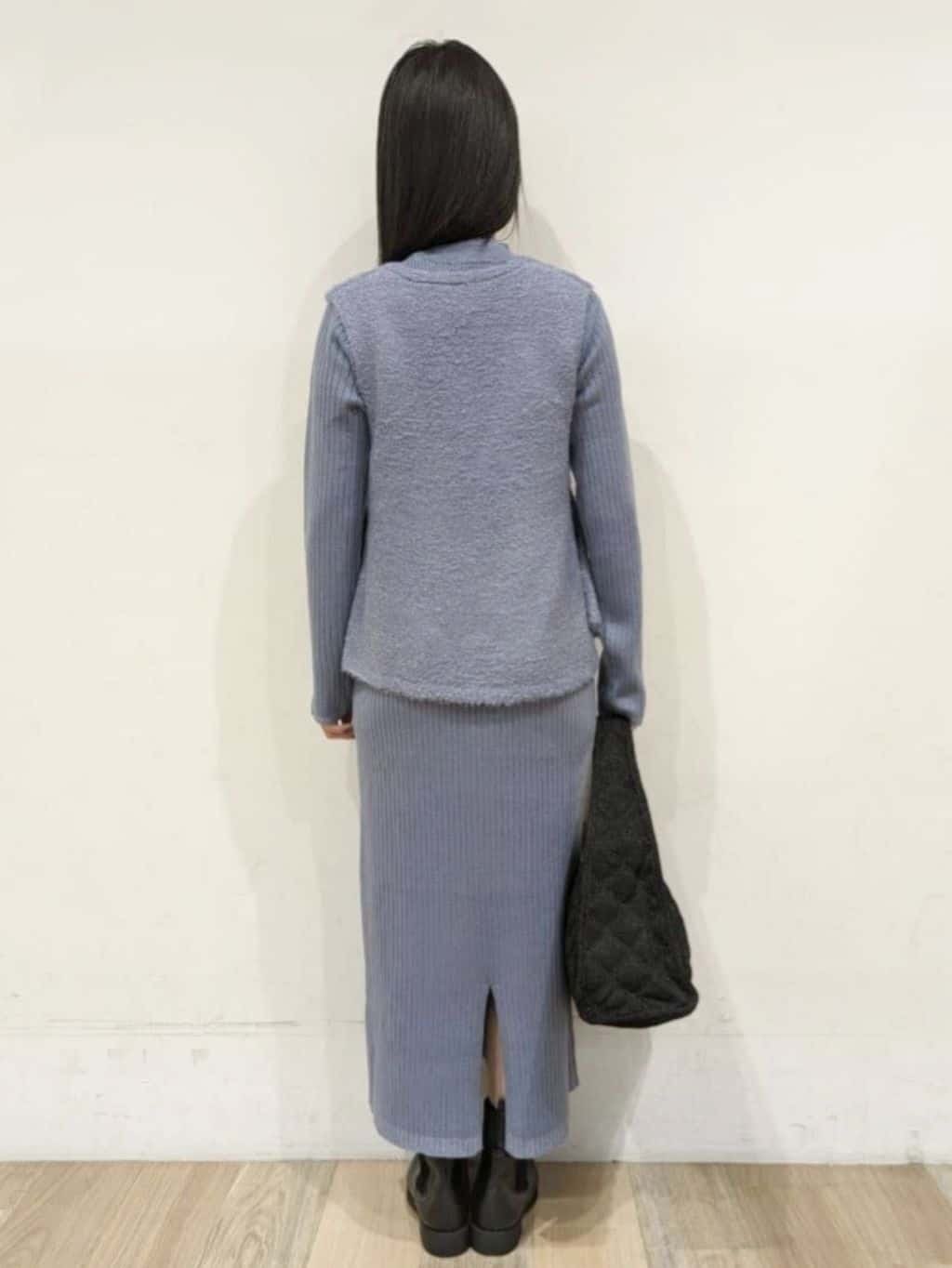 にこさんの「grove｜【2点SET/体型カバー】一枚で決まる、ペプラムベスト&times;ニットワンピース」を使ったコーディネート