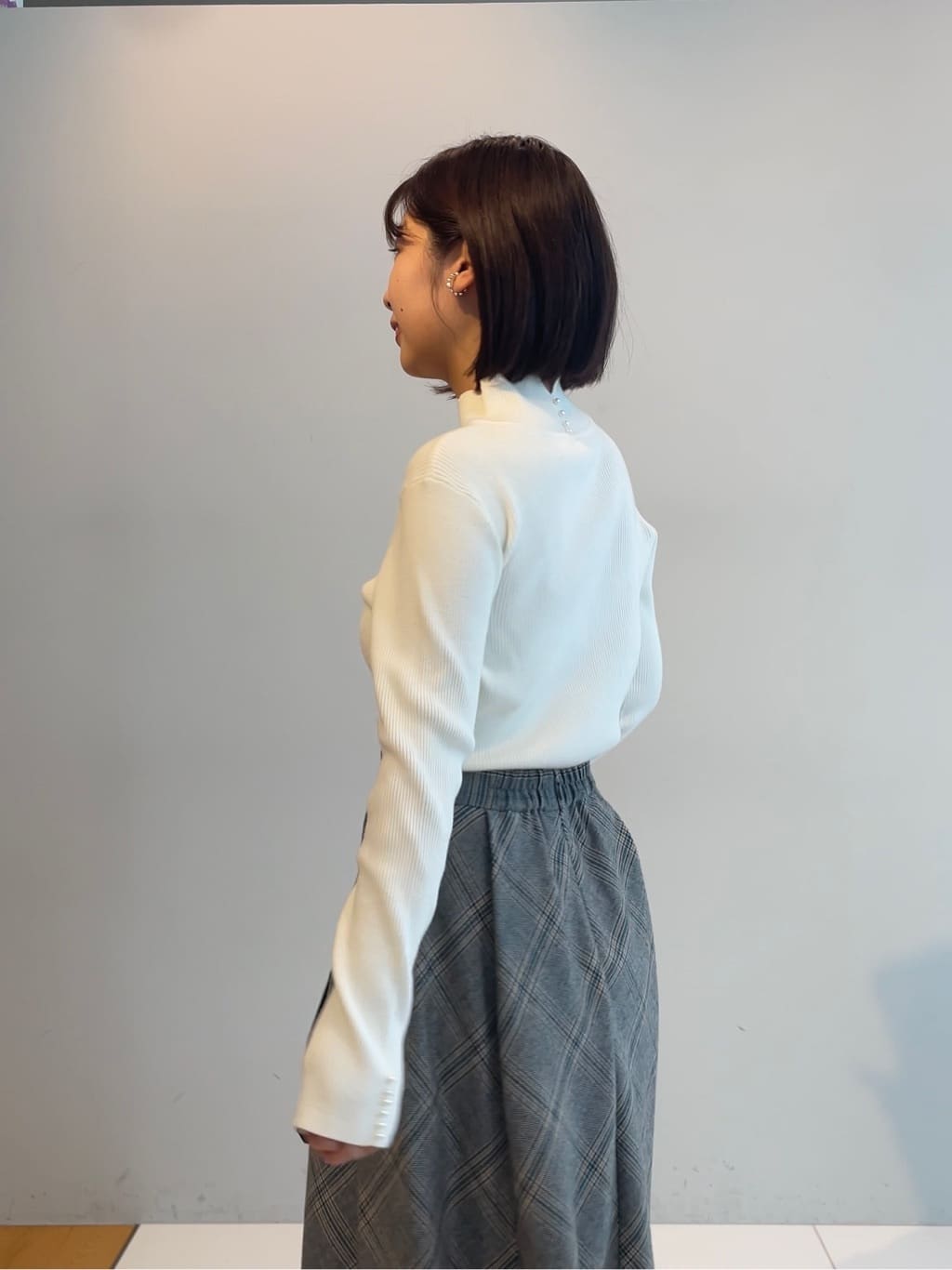 abeさんの「Couture brooch｜【通勤・大人可愛い】TRチェックスカート」を使ったコーディネート