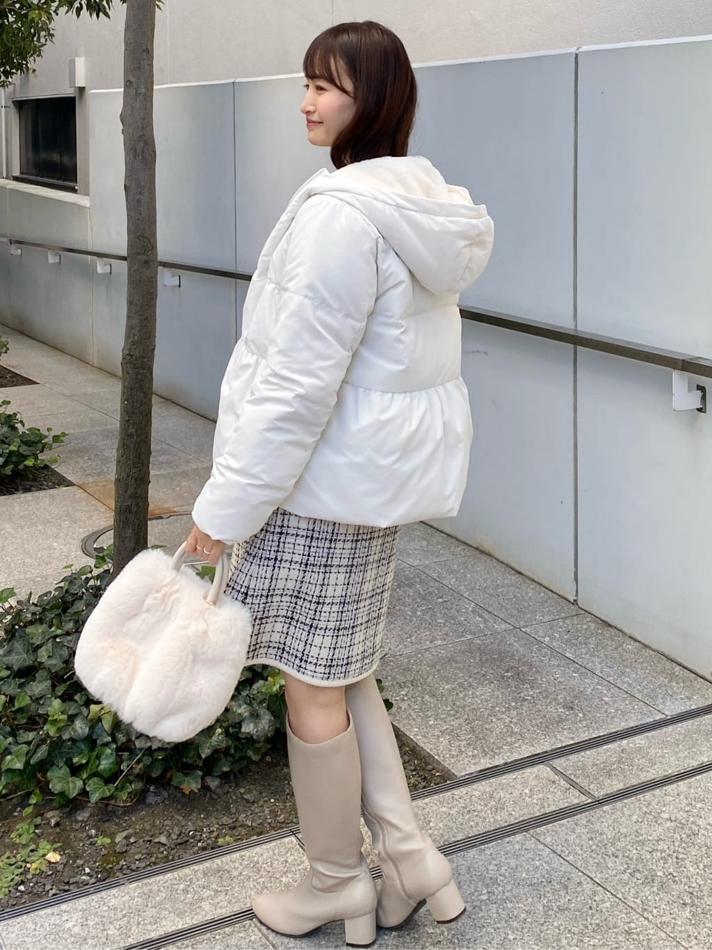 みさかさんの「index｜KAWADAダウンペプラムショートコート【撥水／洗濯機OK／静電気防止裏地】」を使ったコーディネート