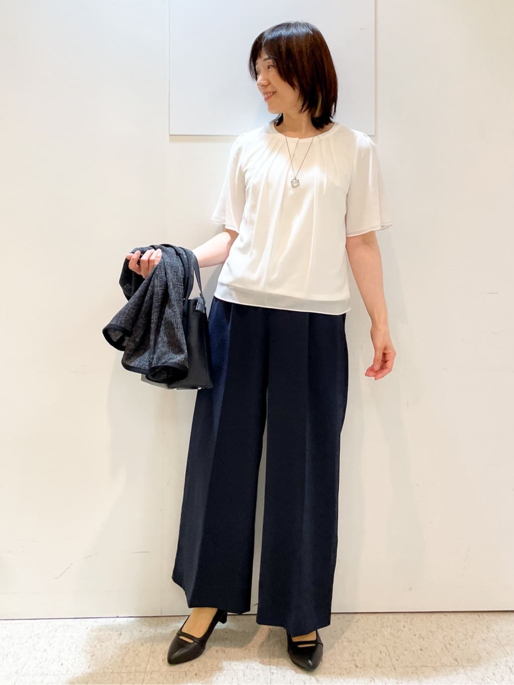 めいさんの「Reflect｜【一枚着で着映え◎／ジャケットのインナーにも】フロント開きブラウス」を使ったコーディネート