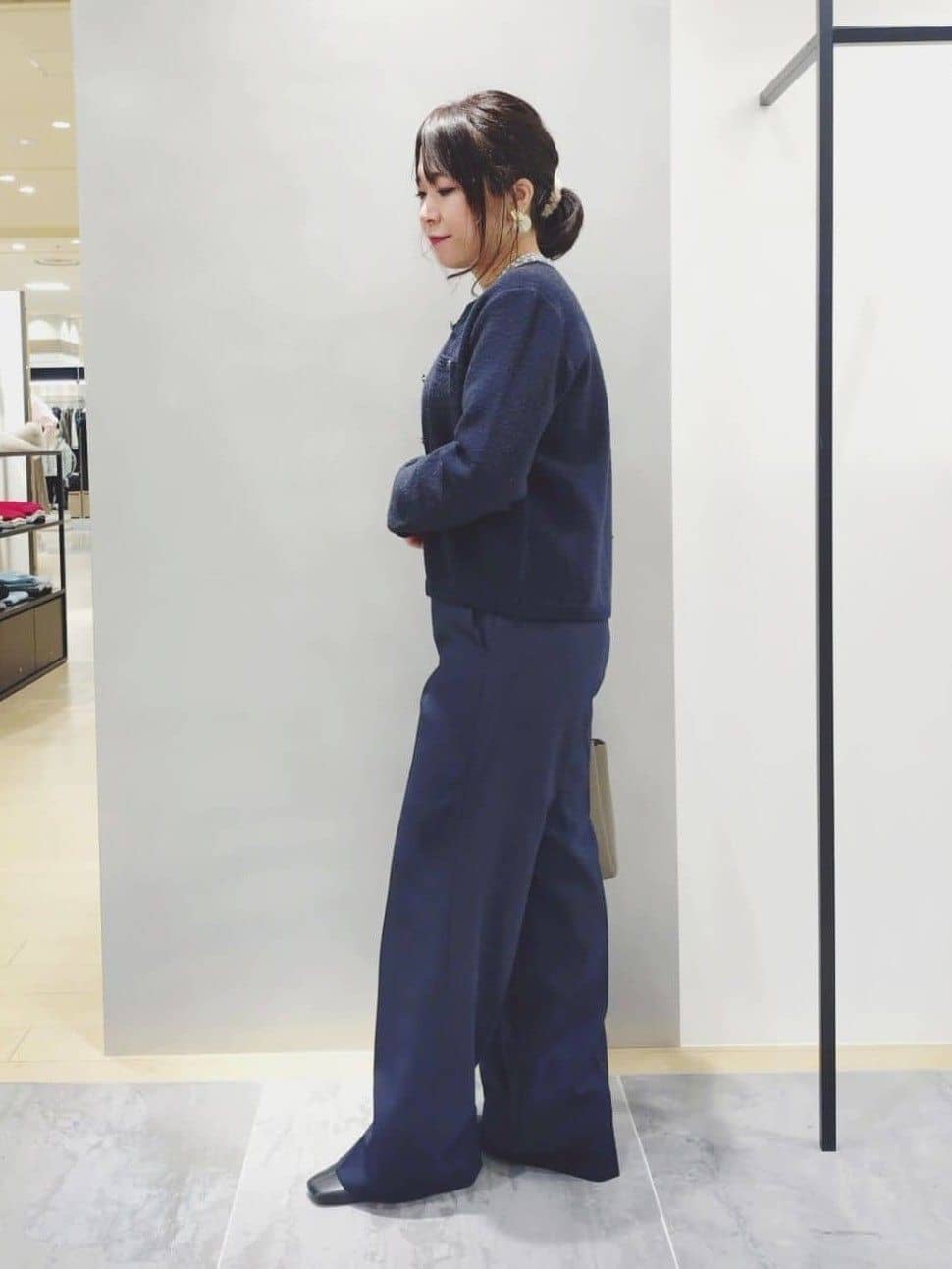 TOMOMIさんの「INDIVI｜【日本製／ミドル丈】スタンドカラーミドルコート」を使ったコーディネート