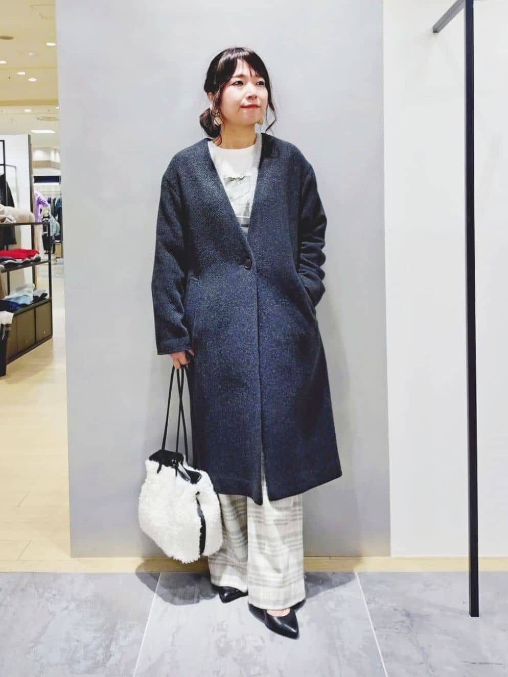 TOMOMIさんの「INDIVI｜ボアミドルバッグ」を使ったコーディネート