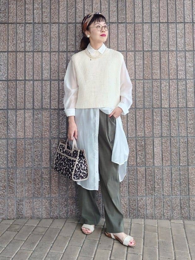 MUTSUKOさんの「UNTITLED｜【ニットと重ね着に/前開きボタン】シアーロングシャツ」を使ったコーディネート