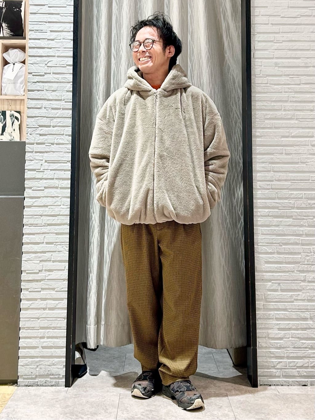 KENJI Iさんの「THE SHOP TK｜フードフェイクファーブルゾン」を使ったコーディネート