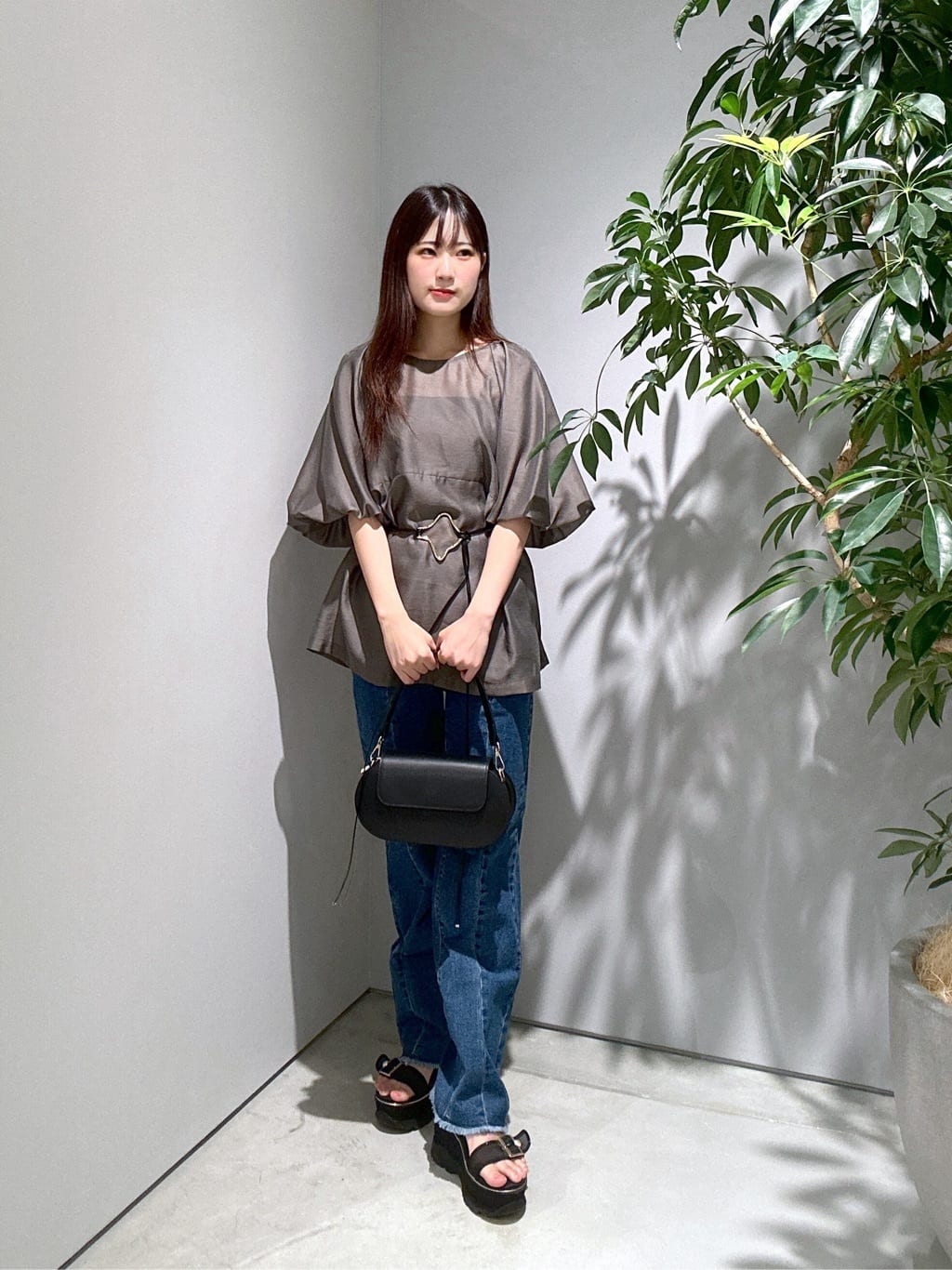 Renoさんの「INDIVI｜ボリュームスリーブブラウス」を使ったコーディネート