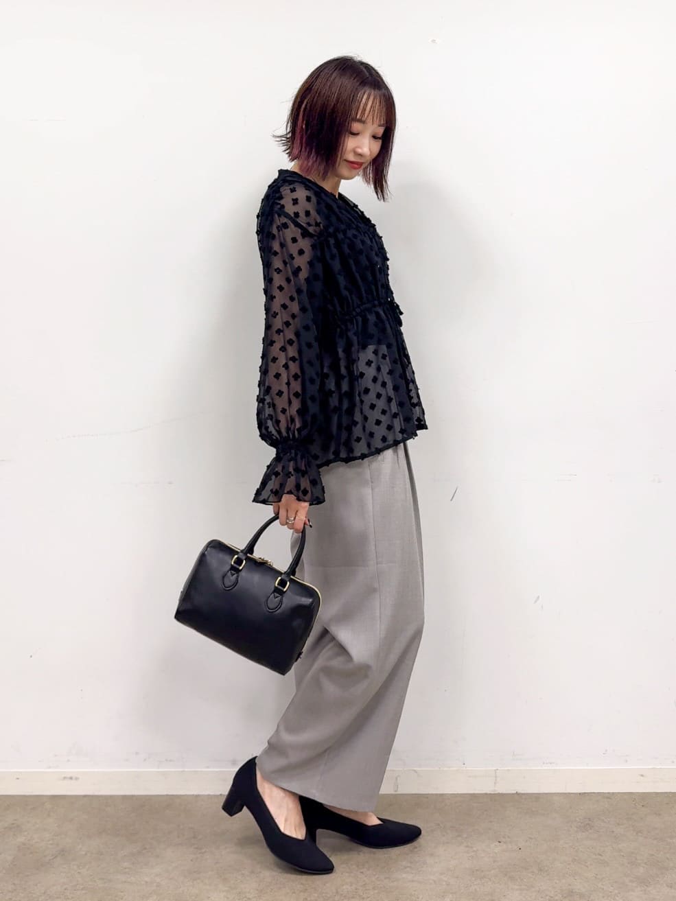 𝐜𝐡𝐢𝐤𝐚さんの「SHOO･LA･RUE｜華やかにさをプラスする シアードビー シャーリングブラウス」を使ったコーディネート