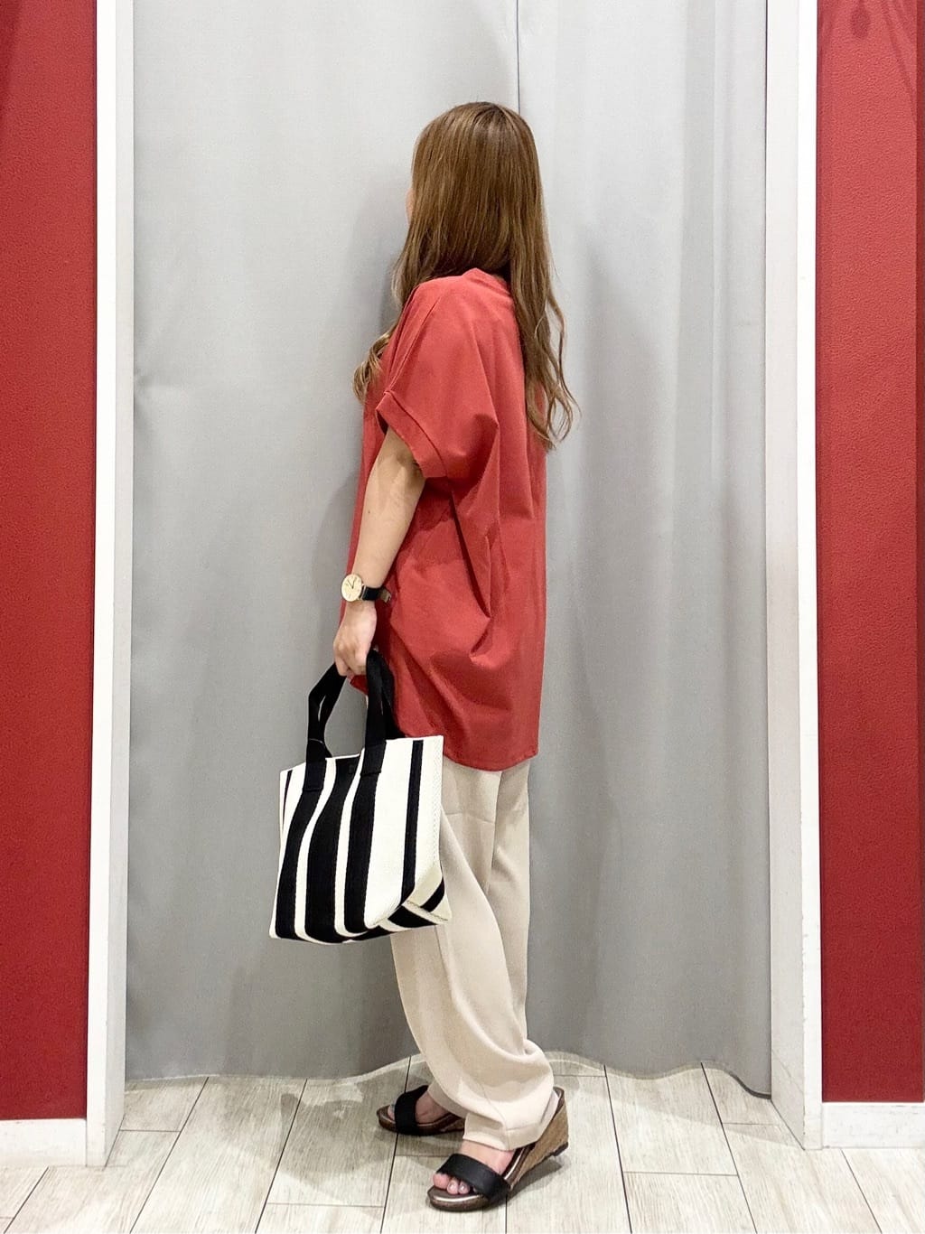 shioさんの「SHOO･LA･RUE｜【S-LL/汗ジミ軽減/ひんやり/UV】体型カバーに タック入りドルマントップス」を使ったコーディネート