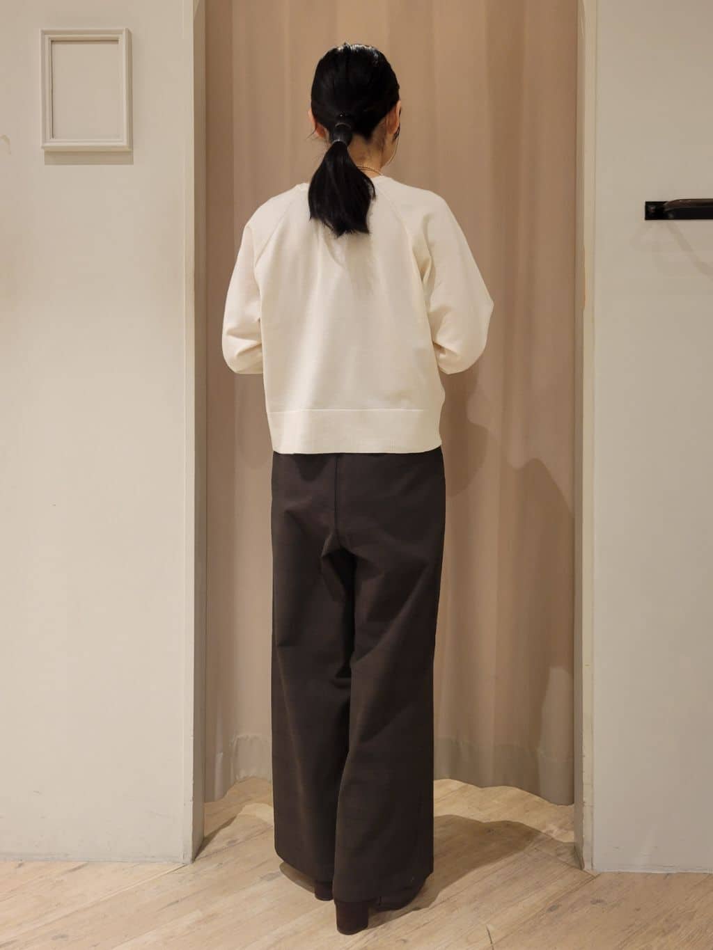 いそさんの「grove｜最終お値下げ！！【洗える/毛玉軽減】天竺ラグランスリーブプルオーバー」を使ったコーディネート