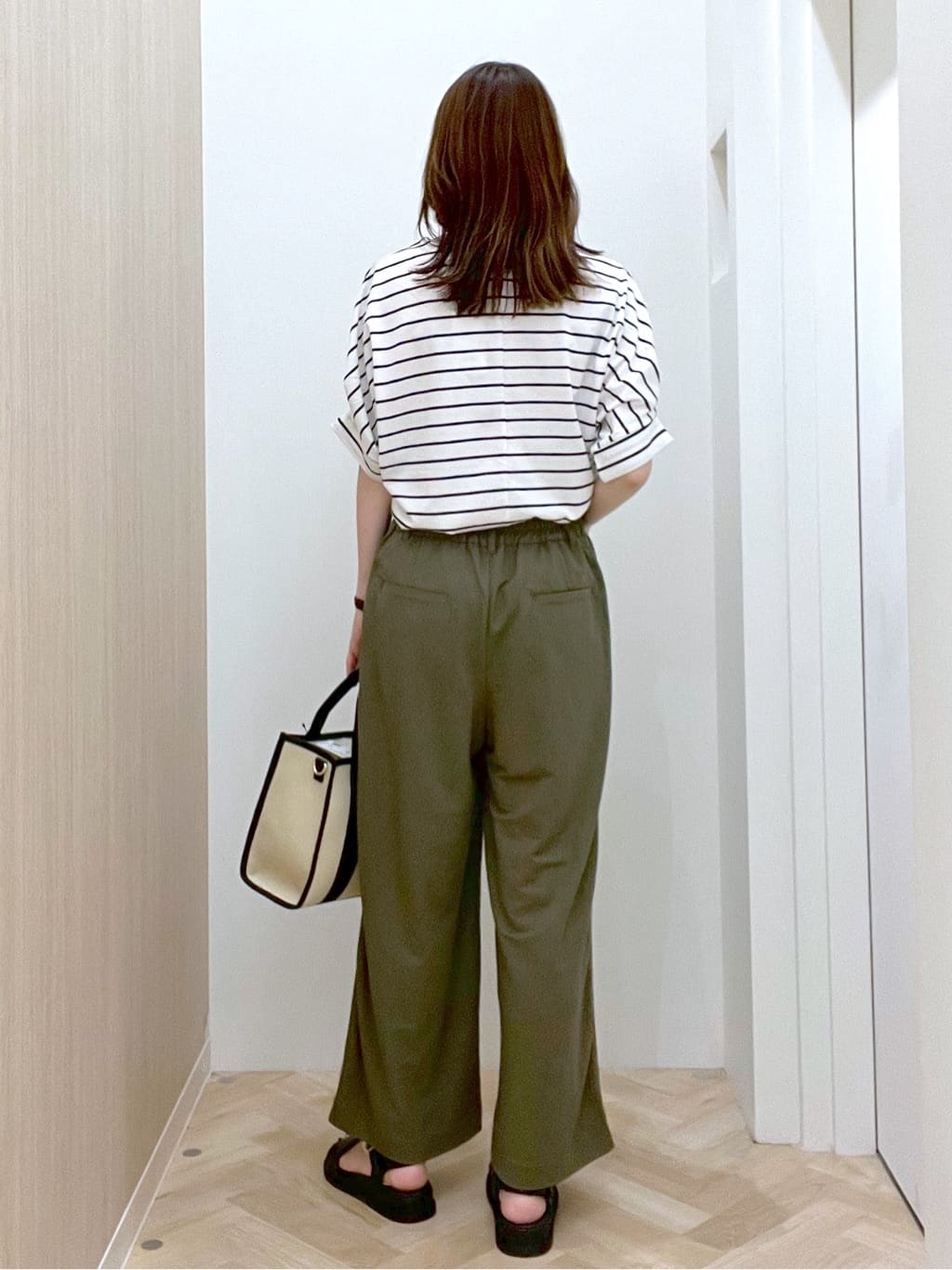  おまつさんの「grove｜【接触冷感】見た目はきちんと、着心地はらくちん クロップドベイカーパンツ」を使ったコーディネート