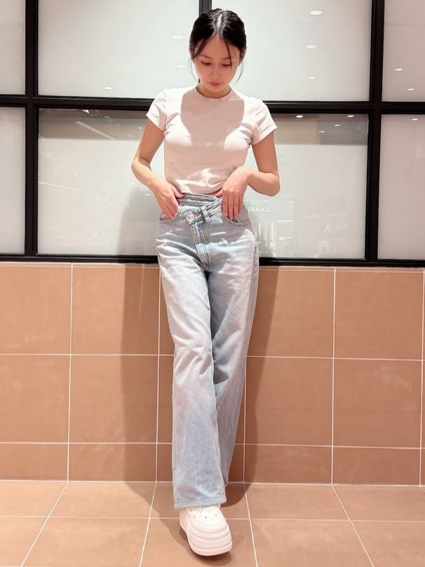 MIRINAさんの「ESPERANZA｜【EC先行販売】きゅんフィット厚底フラットキルティングスタッズスニーカー」を使ったコーディネート