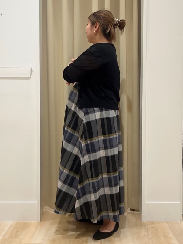 ゆうmamaさんの「grove｜さっと二の腕カバー　大人な抜け感シアーラグランVネックカーデ」を使ったコーディネート