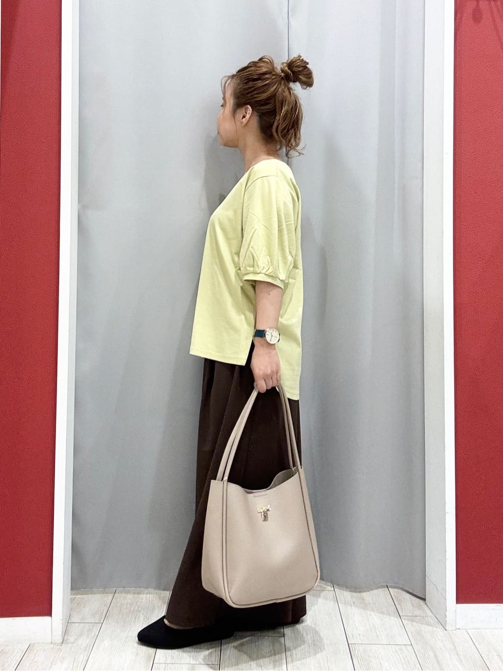 shioさんの「SHOO･LA･RUE｜【S-LL/ひんやり/UV】スキッパーネックで女性らしい きれい見えトップス」を使ったコーディネート