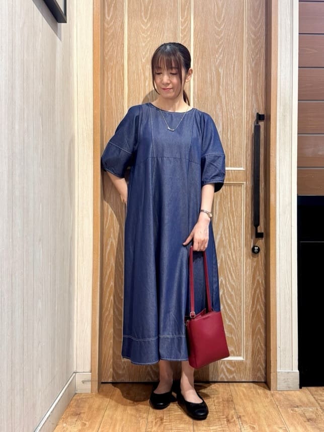 KAORIさんの「SHOO･LA･RUE｜【S-LL】配色ステッチがアクセント デニムワンピース」を使ったコーディネート