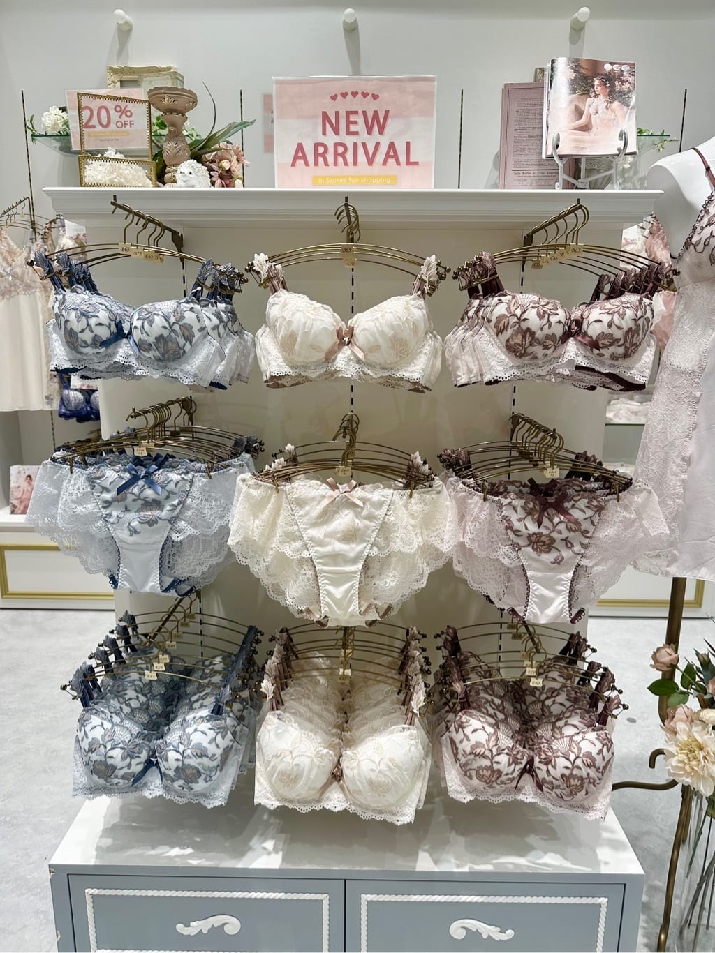 nishiさんの「Risa Magli｜エレノア カップ付スリップ」を使ったコーディネート